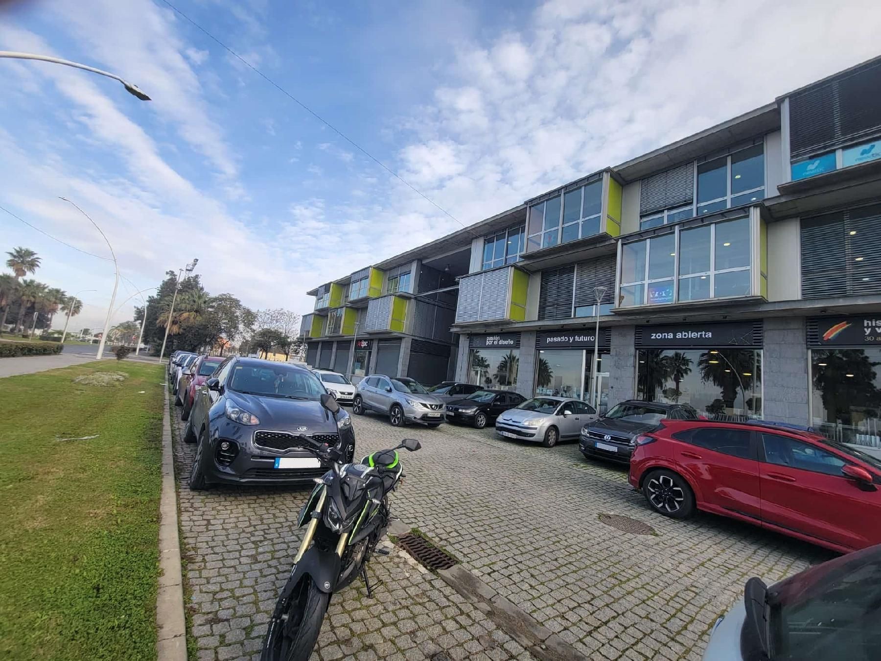 Vista exterior de Oficina en venda en  Huelva Capital