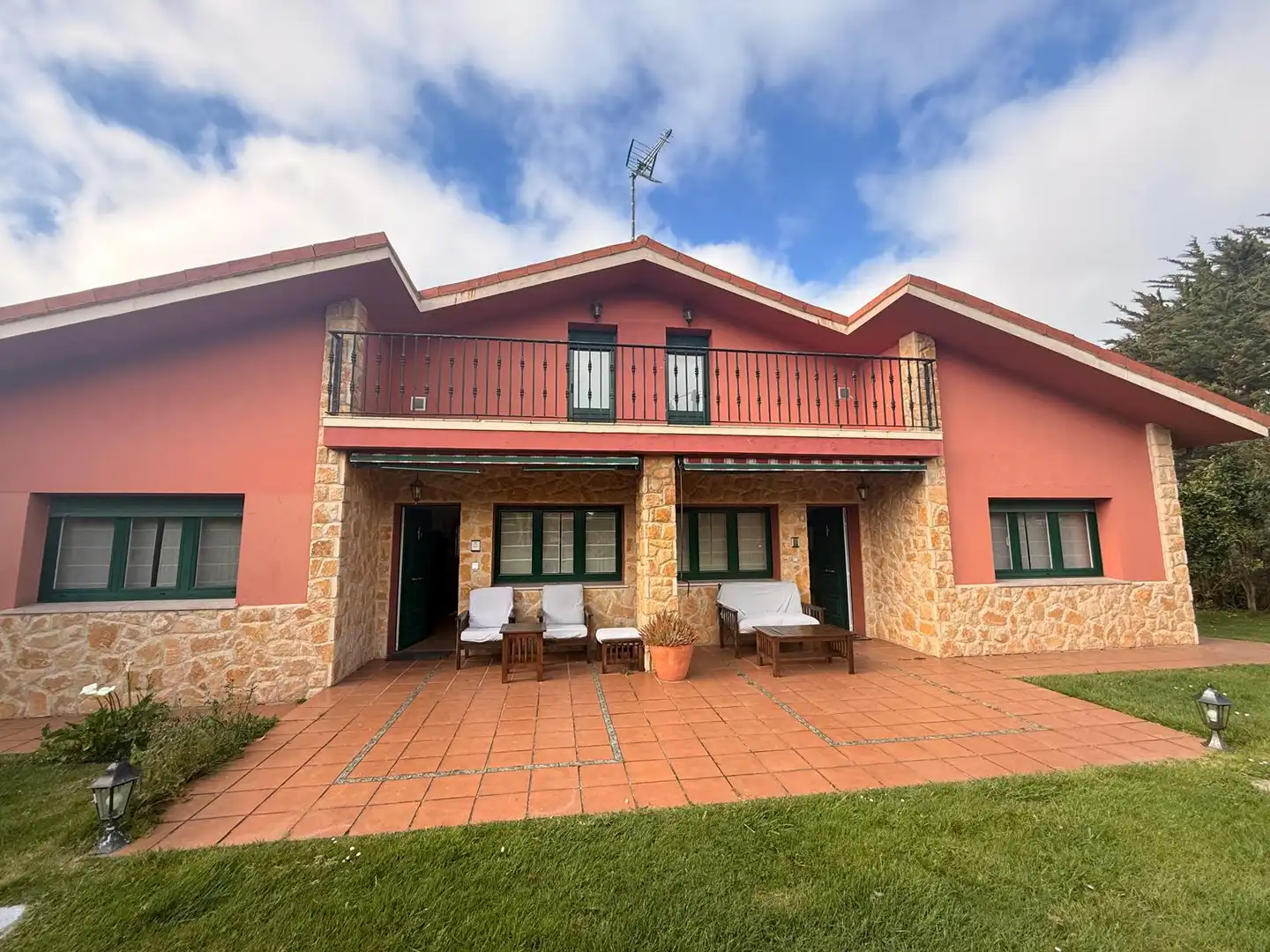 Vista exterior de Casa o chalet en venta en Villaviciosa con Calefacción, Jardín privado y Terraza