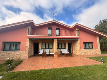 Xalet amb piscina en venda a Tazones - Argüero