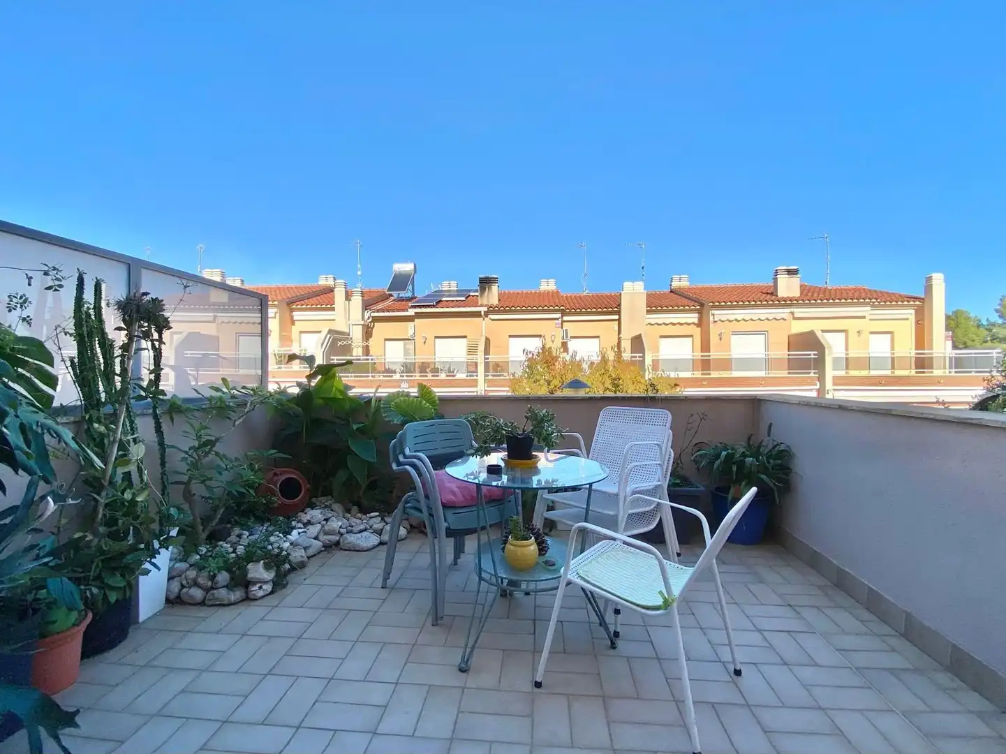 Terrasse von Einfamilien-Reihenhaus zum Verkauf in El Vendrell mit Klimaanlage, Heizung und Terrasse