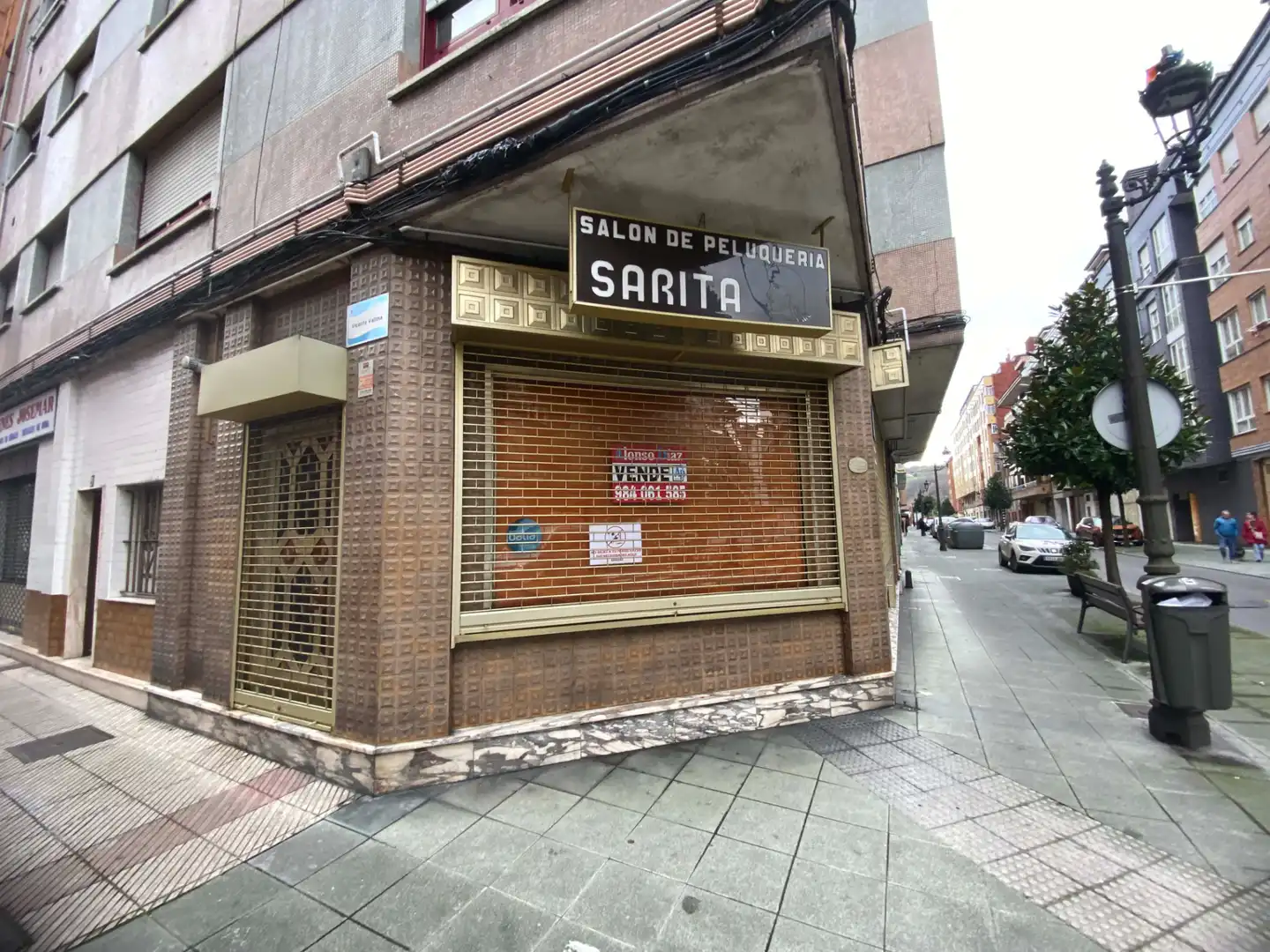 Local comercial en venta en Calle Manuel Llaneza 44