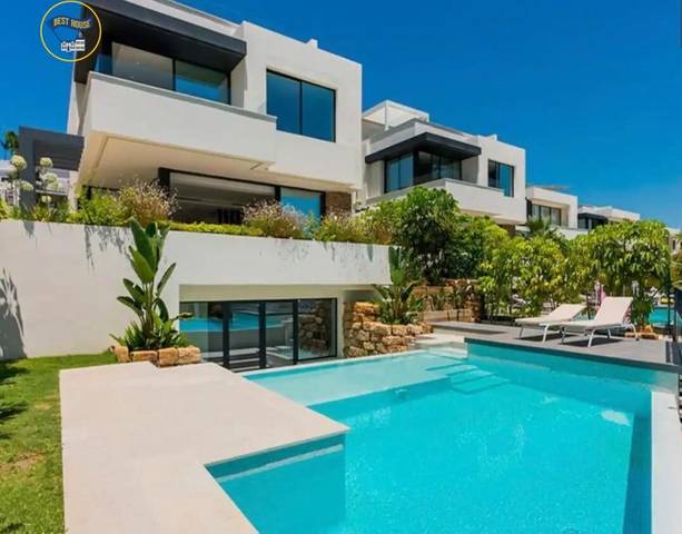 Casa-chalet en Alquiler en Calle DOS HERMANAS II en Paraiso - Barronal