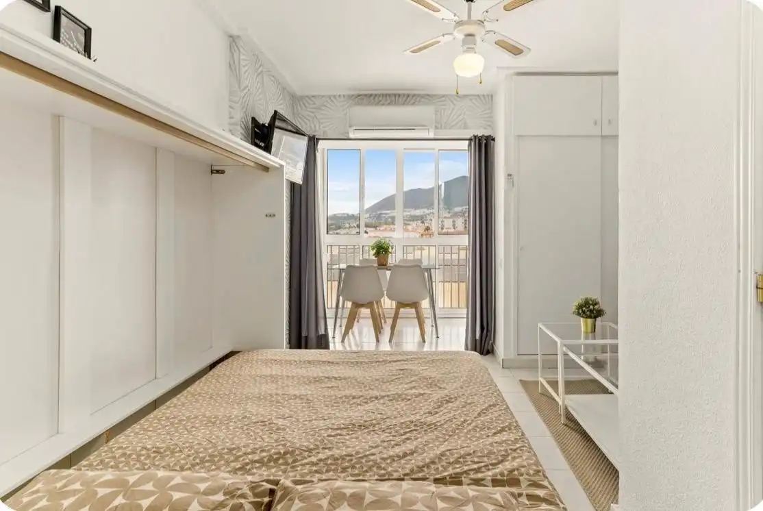 Schlafzimmer von Wohnung zum Verkauf in Benalmádena mit Klimaanlage, Privatgarten und Möbliert