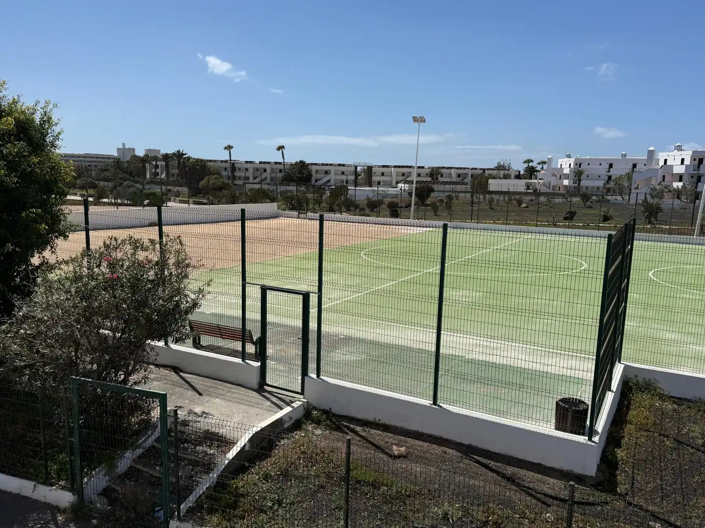 Vista exterior de Piso en venta en Teguise con Terraza y Piscina comunitaria