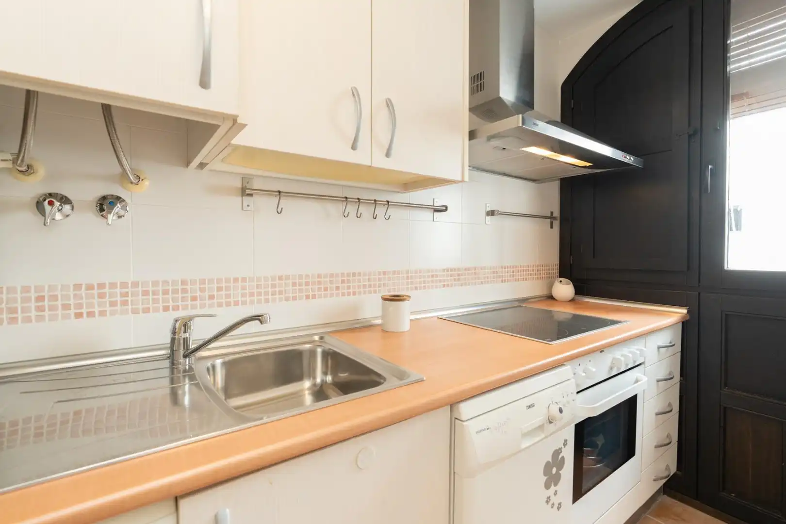 Cuina de Pis en venda en Vélez de Benaudalla amb Aire condicionat, Terrassa i Moblat