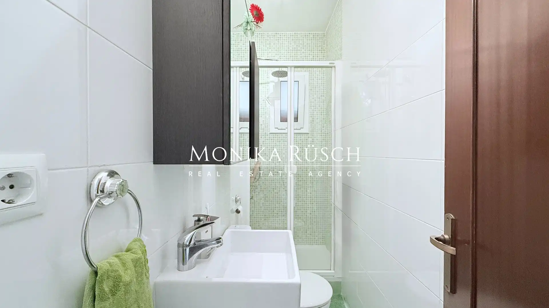 Badezimmer von Wohnung zum Verkauf in Barcelona mit Klimaanlage, Heizung und Terrasse