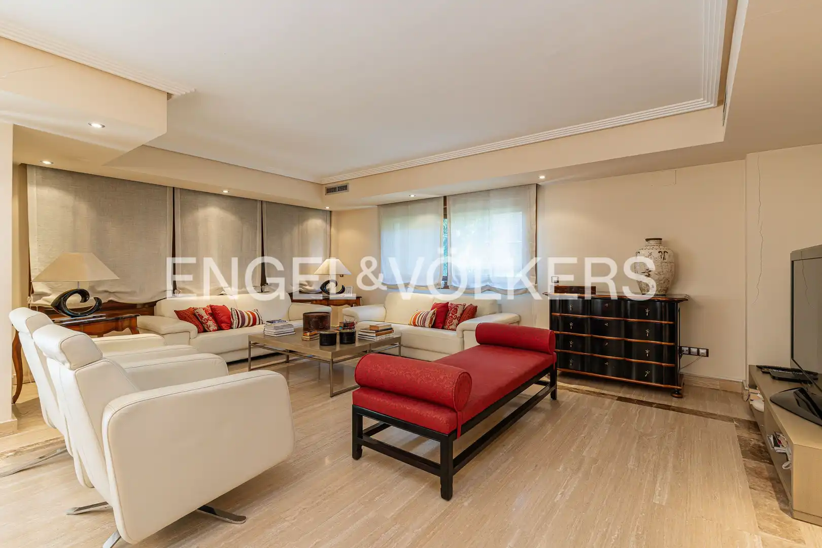 Sala de estar de Casa adosada en venta en Las Rozas de Madrid con Aire acondicionado, Calefacción y Jardín privado