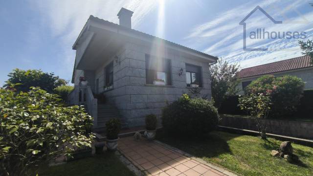 Casa-chalet en Venta en Tomiño