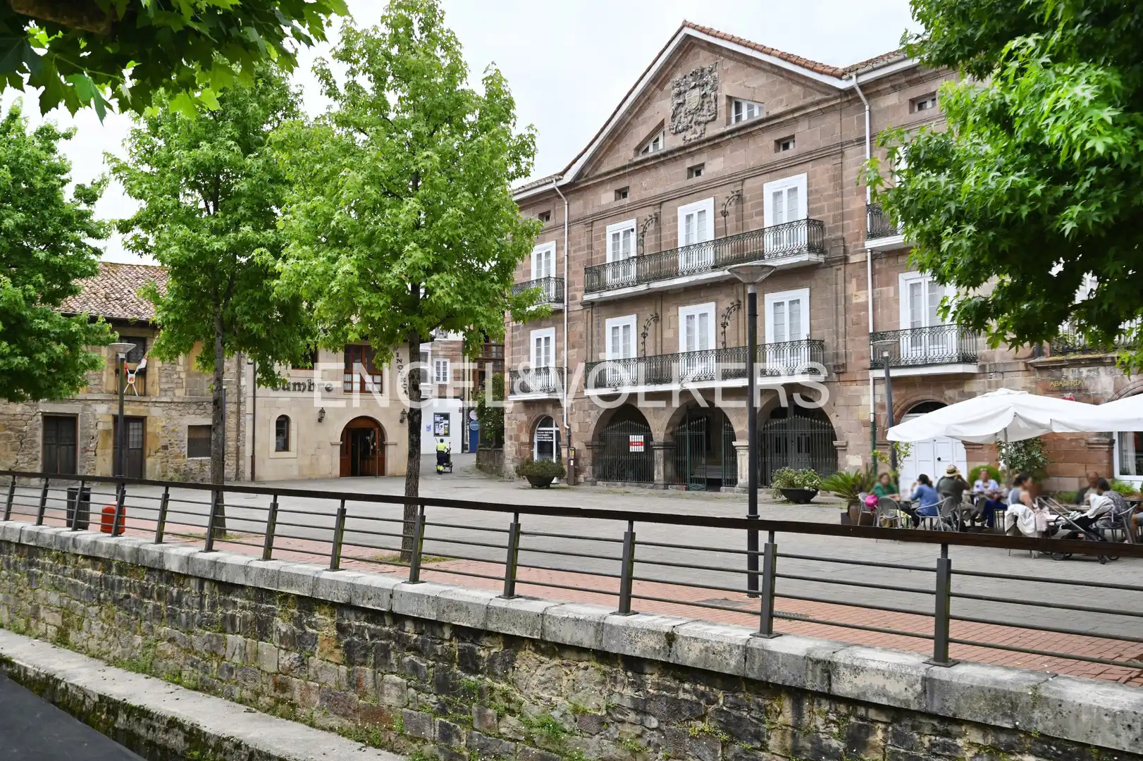 Vista exterior de Casa o chalet en venta en Cabezón de la Sal con Calefacción y Jardín privado