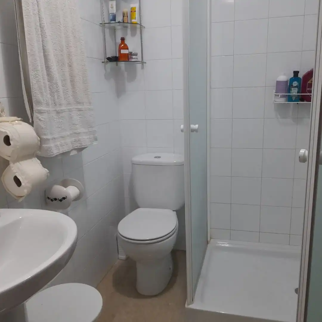 Badezimmer von Wohnung zum Verkauf in Conil de la Frontera mit Klimaanlage, Heizung und Terrasse