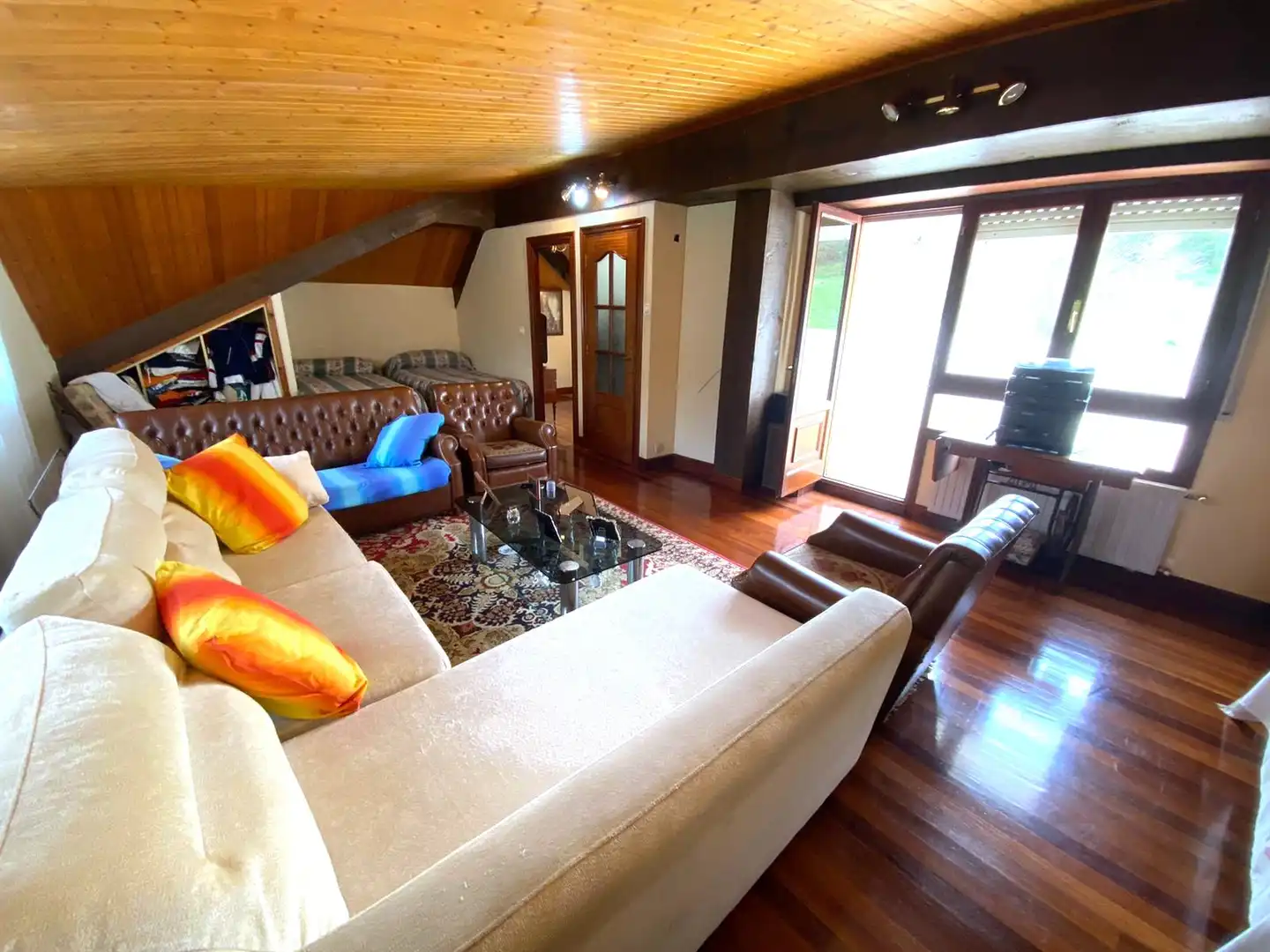 Sala d'estar de Casa o xalet en venda en Castro-Urdiales amb Calefacció, Jardí privat i Parquet
