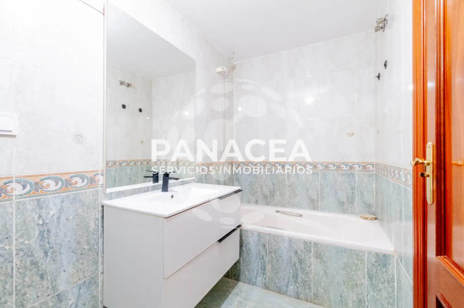 Bathroom of Flat for sale in Roquetas de Mar  with Balcony and Community pool