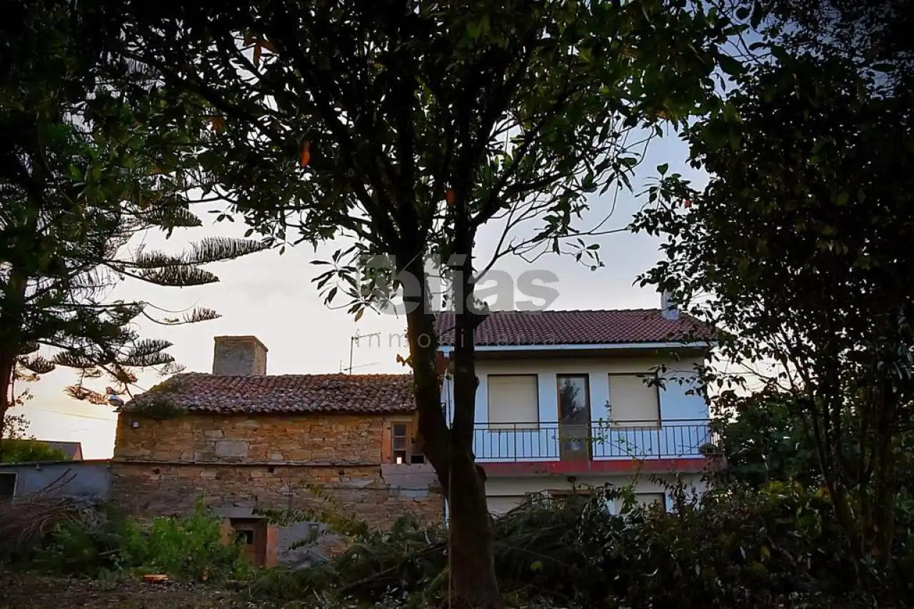 Vista exterior de Casa o chalet en venta en Cabana de Bergantiños con Jardín privado y Amueblado