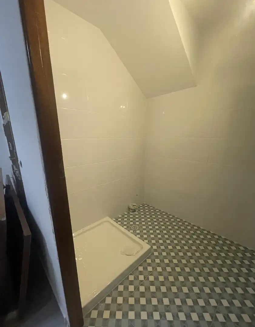 Badezimmer von Wohnung zur Miete in Vigo  mit Ofen