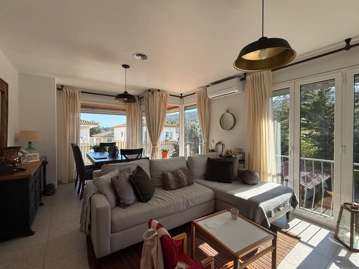 Sala de estar de Casa o chalet en venta en Besalú con Aire acondicionado, Calefacción y Jardín privado