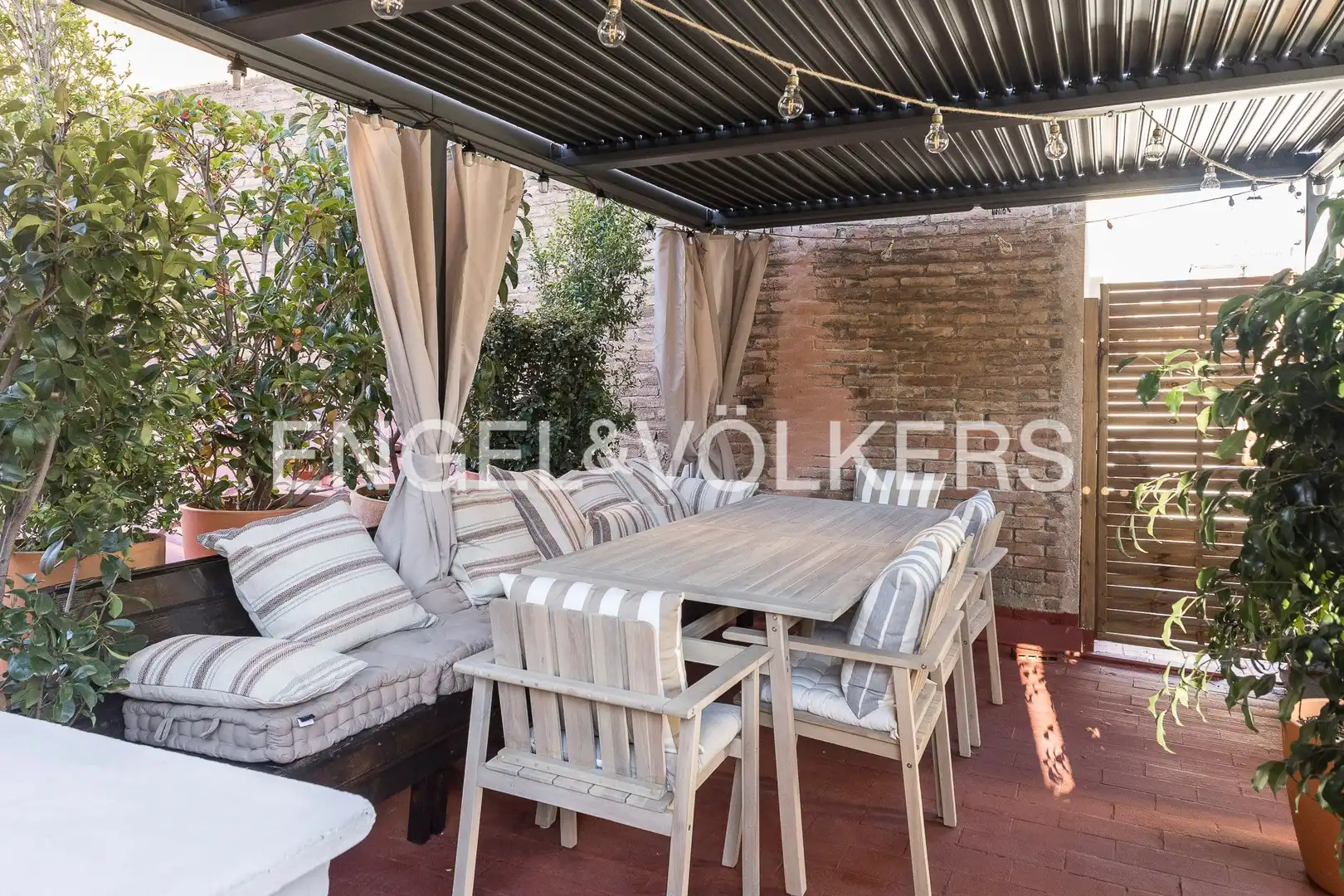 Attic for sale in Sants