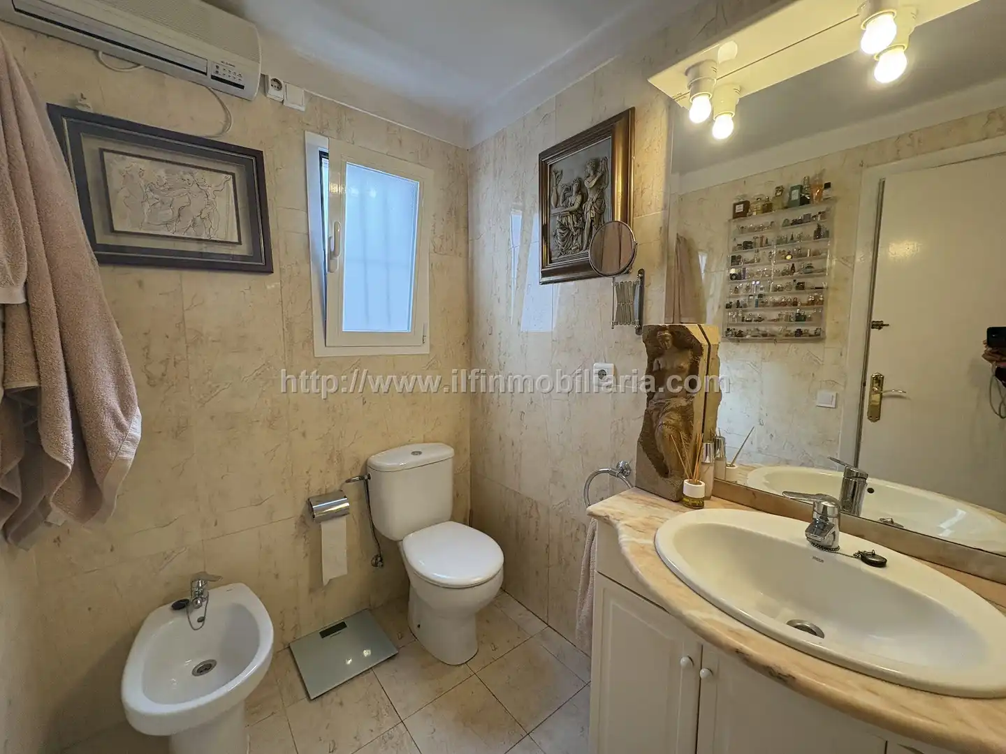 Badezimmer von Dachboden zum Verkauf in  Palma de Mallorca mit Klimaanlage, Terrasse und Fernseher
