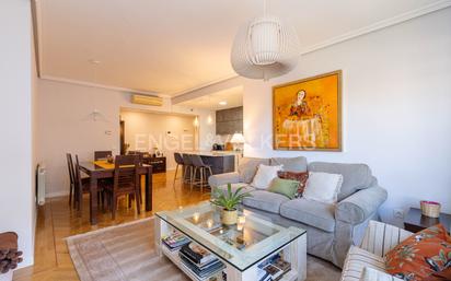 Sala d'estar de Apartament en venda en Majadahonda amb Aire condicionat, Calefacció i Parquet