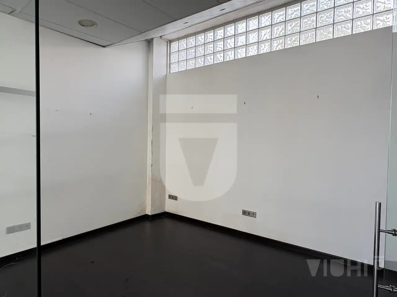 Geschaftsraum zur Miete in Montgat mit Heizung, Parkett und Internet