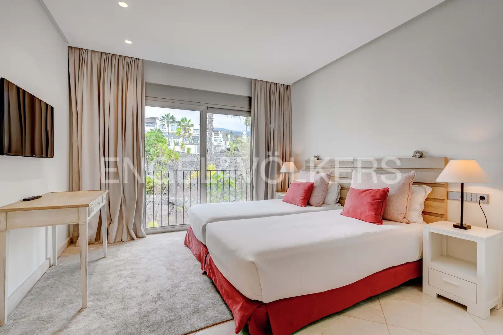 Habitación de Piso en venta en Guía de Isora con Aire acondicionado, Terraza y Piscina