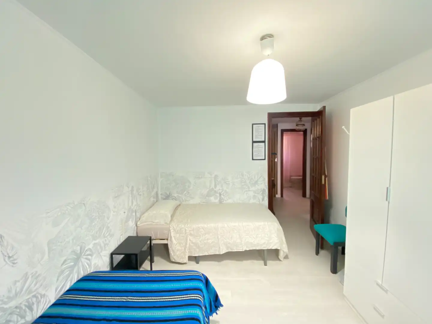 Habitación de Casa adosada en venta en Santiago de Compostela  con Calefacción, Trastero y Amueblado