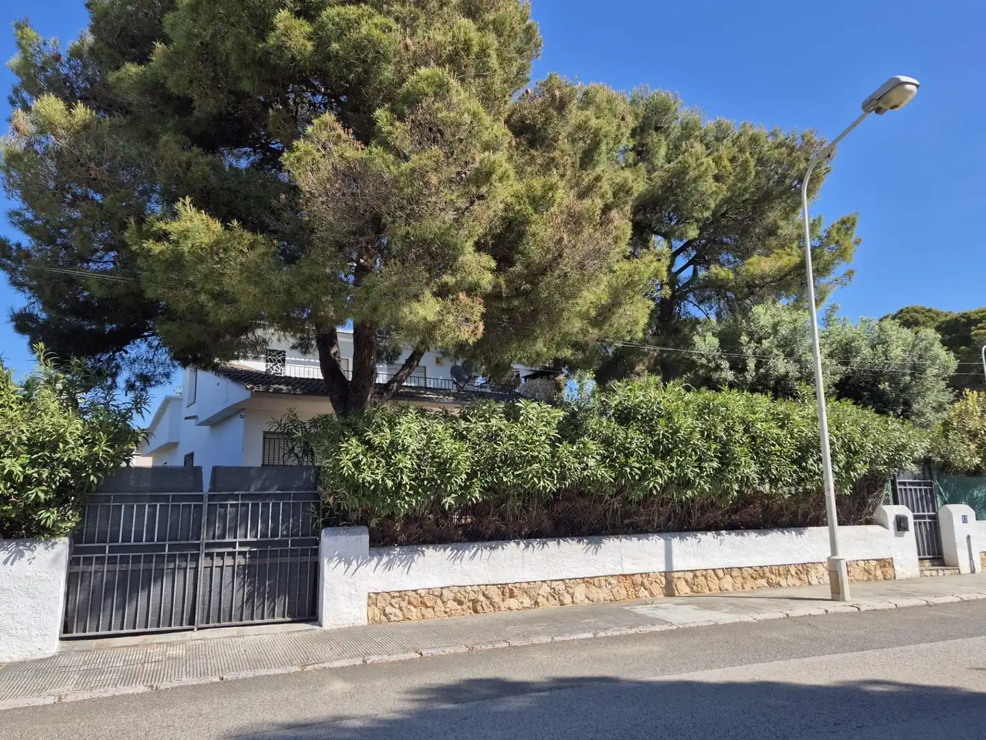Vista exterior de Casa o xalet en venda en El Vendrell amb Jardí privat i Terrassa