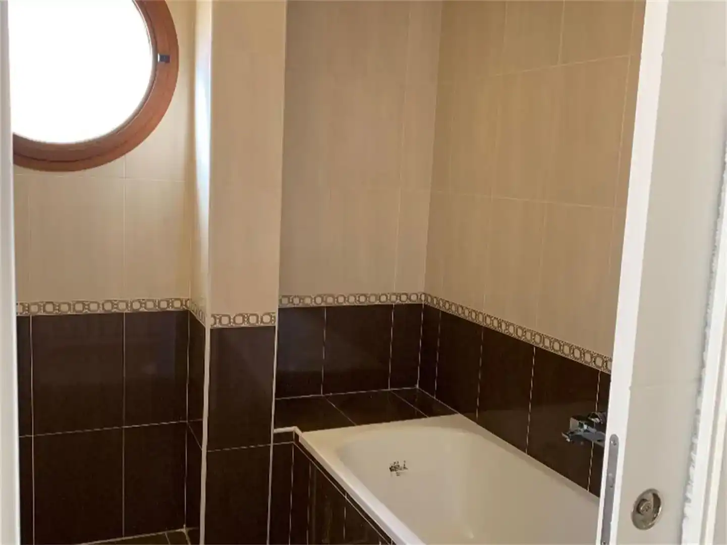 Badezimmer von Wohnung zum Verkauf in Gaibiel mit Klimaanlage und Balkon
