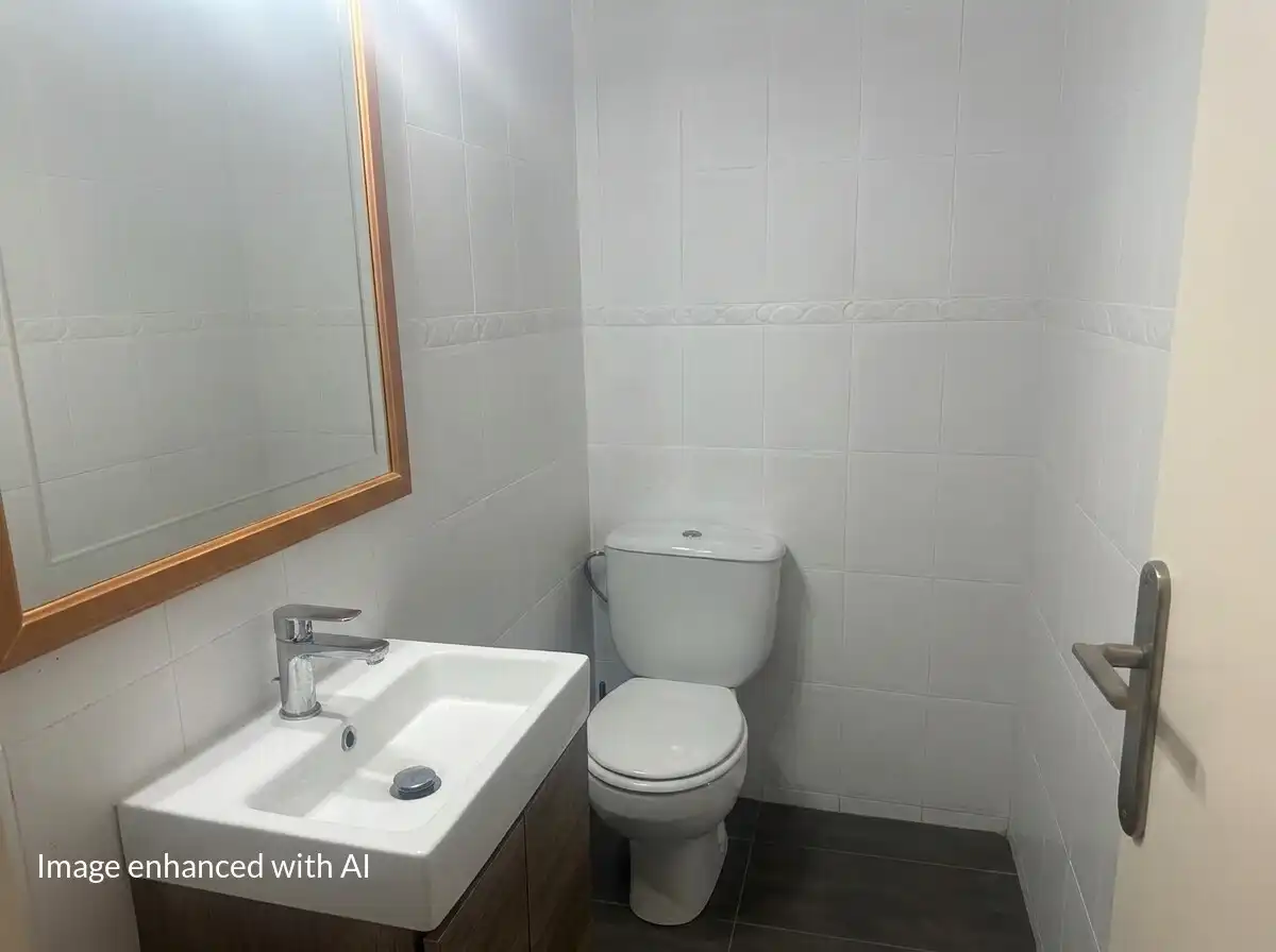 Bathroom of Flat for sale in Girona  with Air Conditioner, Heating and Parquet flooring