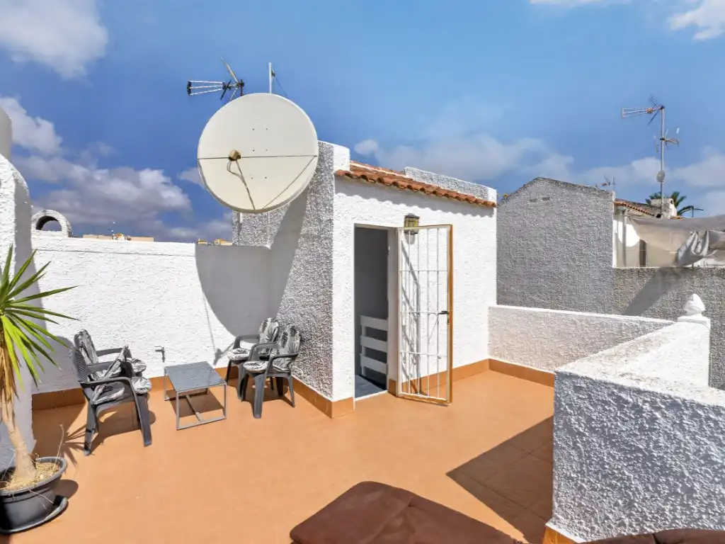 Terrassa de Casa adosada en venda en Torrevieja amb Aire condicionat, Moblat i Piscina comunitària