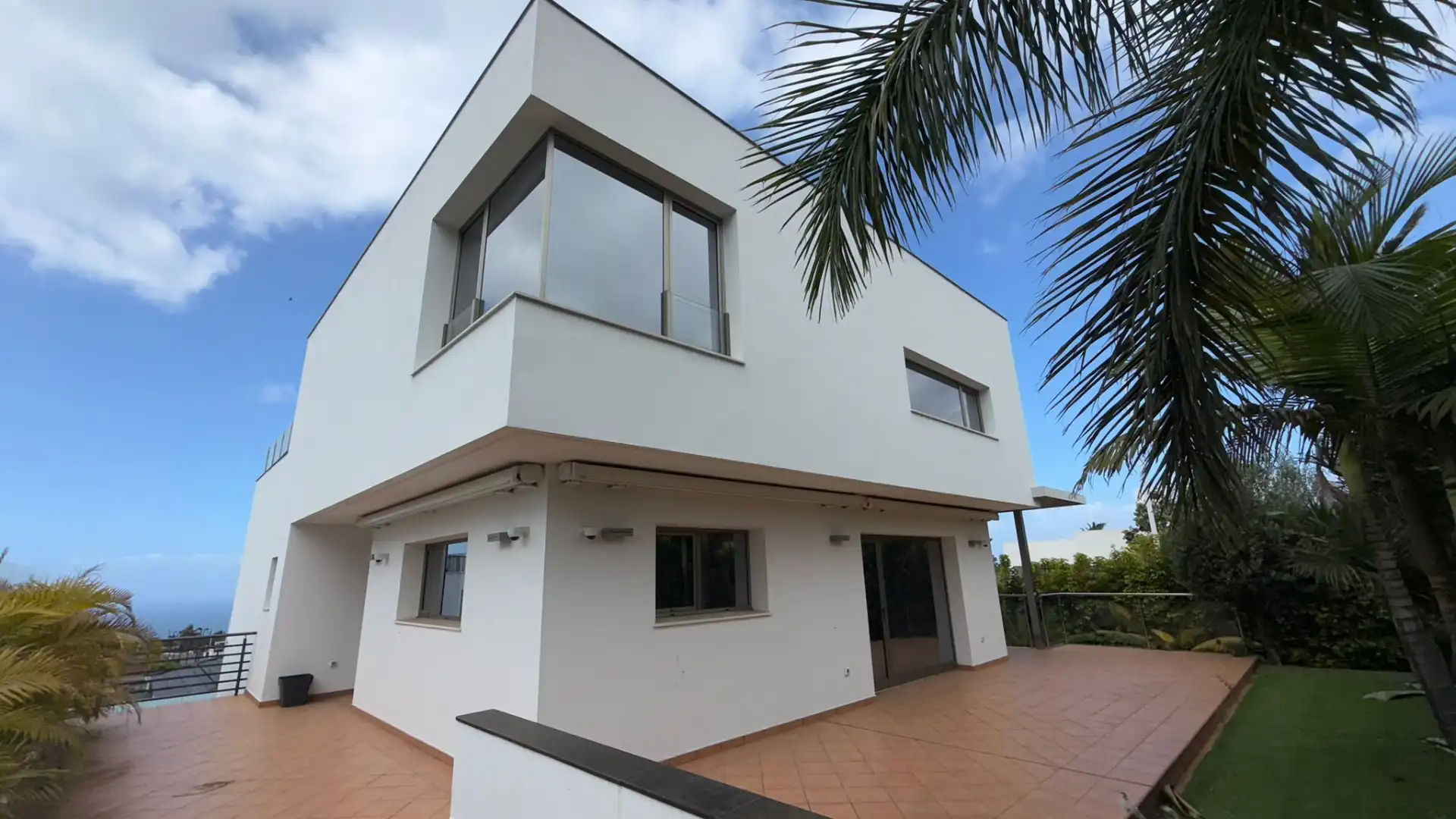 Vista exterior de Casa o xalet en venda en Puerto de la Cruz amb Aire condicionat, Jardí privat i Terrassa