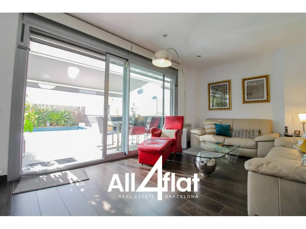 Vista exterior de Casa o chalet de alquiler en L'Hospitalet de Llobregat con Aire acondicionado, Calefacción y Jardín privado