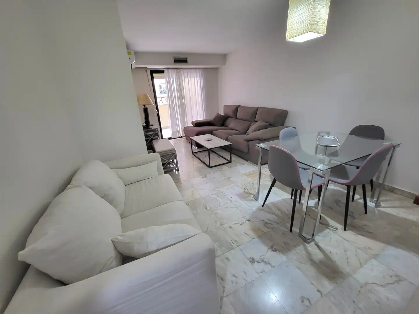 Sala de estar de Apartamento de alquiler en Cáceres con Aire acondicionado, Terraza y Amueblado