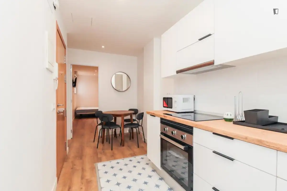 Room in Centre