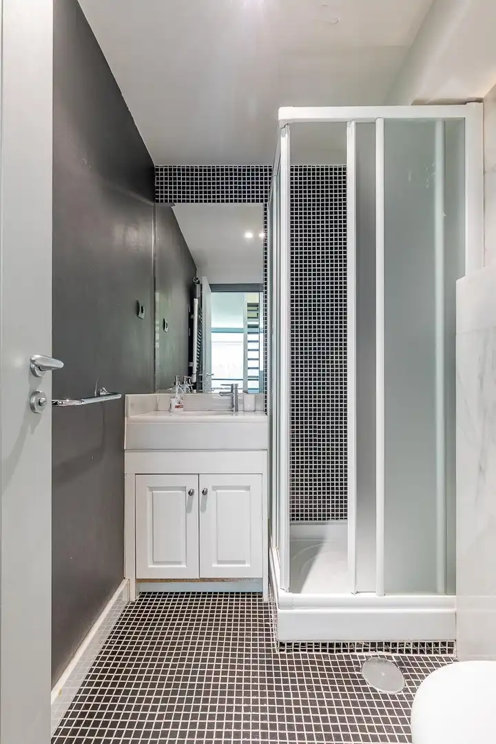 Baño de Dúplex de alquiler en Madrid con Aire acondicionado, Calefacción y Parquet