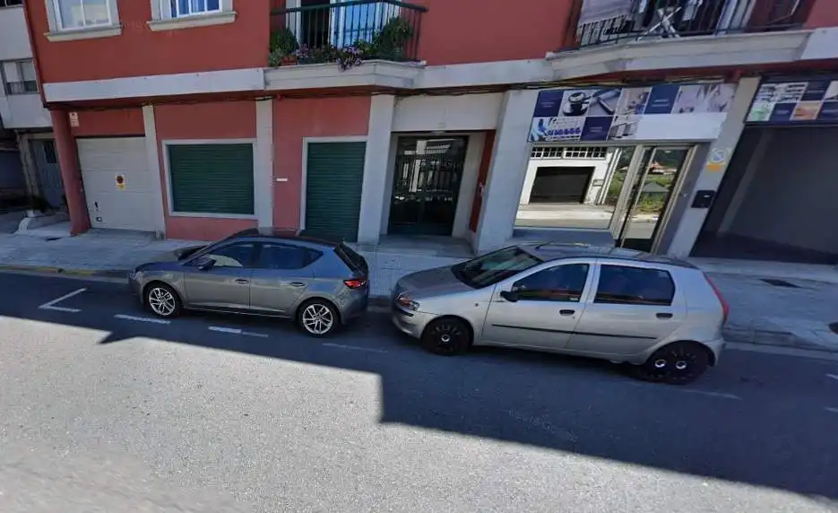 Parking de Local de alquiler en Pontevedra Capital  con Calefacción