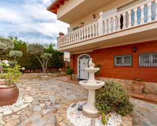 Vista exterior de Casa o xalet en venda en Sant Esteve Sesrovires amb Calefacció, Jardí privat i Parquet