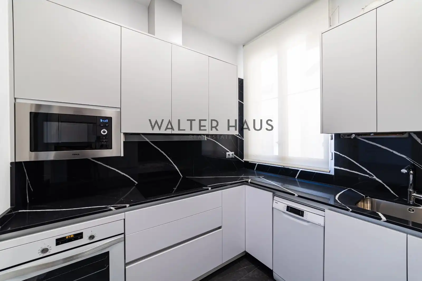 Kitchen of Flat for sale in Madrid  with Air Conditioner, Heating and Oven