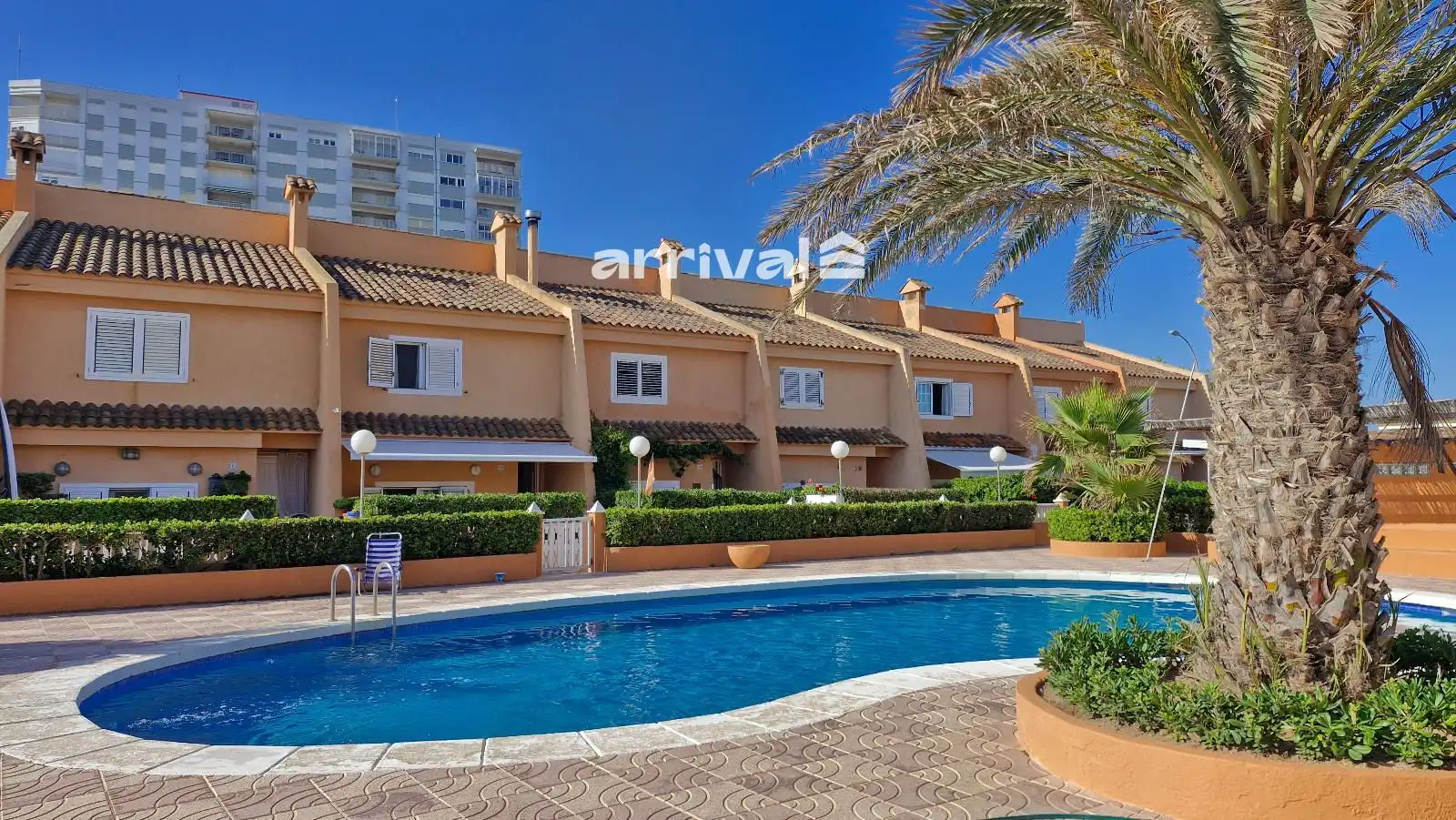 Vista exterior de Casa adosada de alquiler en Valencia con Terraza, Piscina y Horno