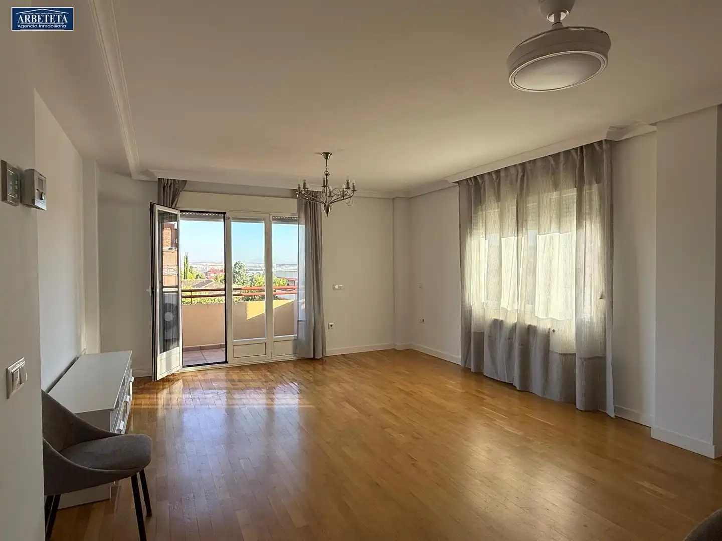 Wohnzimmer von Maisonette zur Miete in Guadalajara mit Klimaanlage, Heizung und Parkett