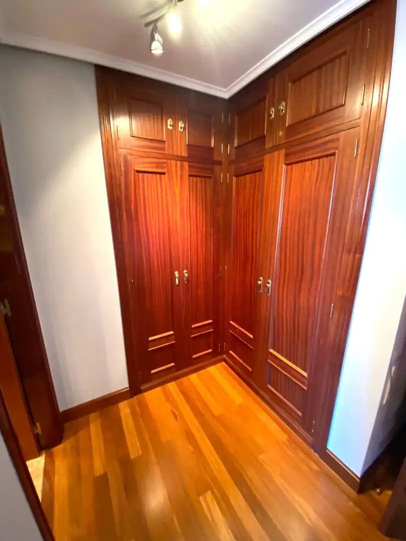 Casa adosada en venda en Castro-Urdiales amb Calefacció, Parquet i Terrassa
