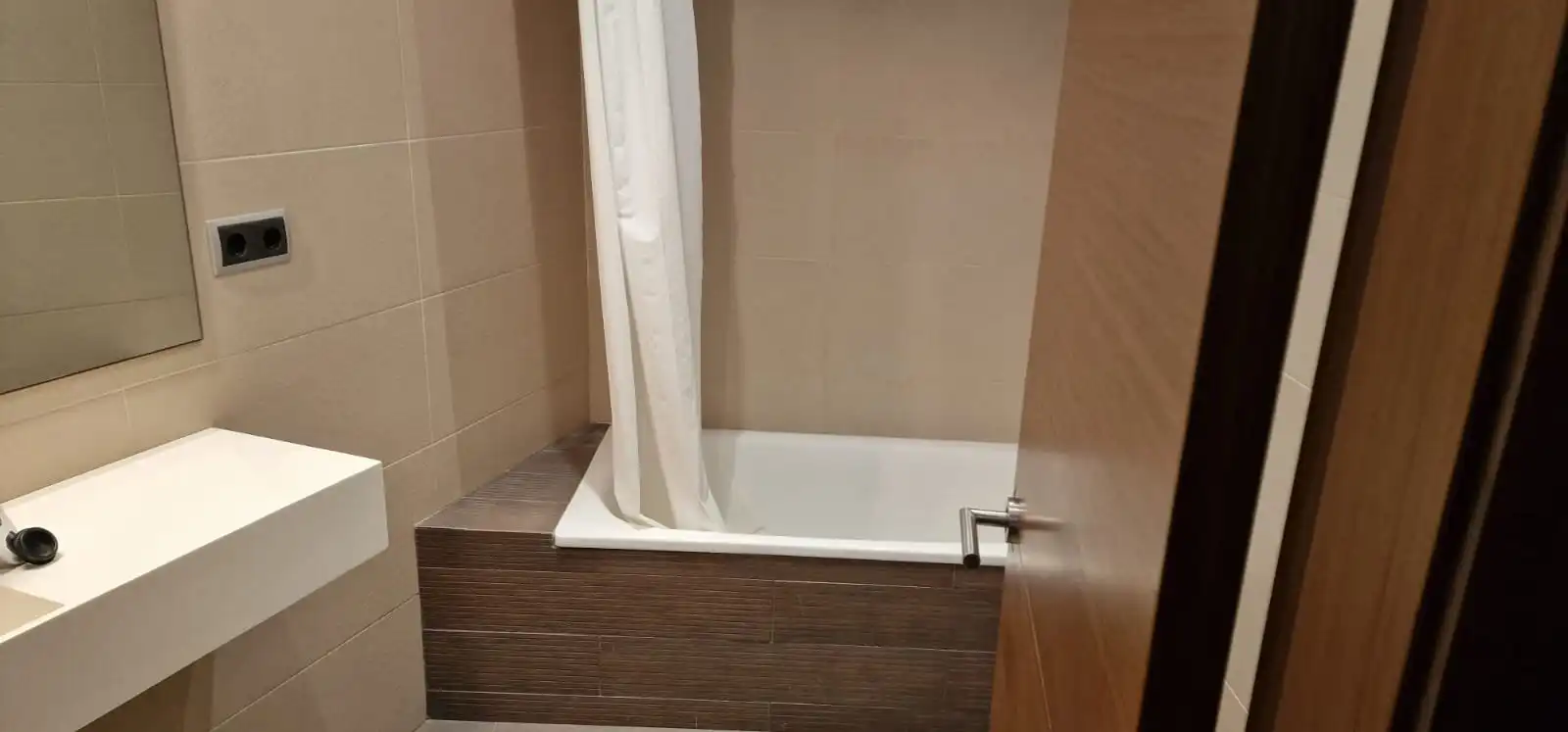 Bany de Pis en venda en Sant Feliu de Codines amb Aire condicionat, Calefacció i Piscina comunitària