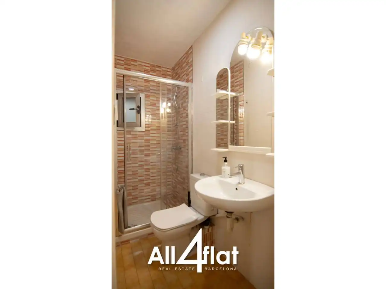 Bany de Pis de lloguer en Santa Coloma de Gramenet amb Aire condicionat, Calefacció i Parquet