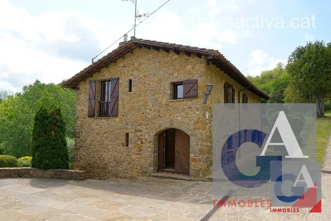 Casa rústica amb terrassa en venda a Sant Joan Les Fonts, imagen 42