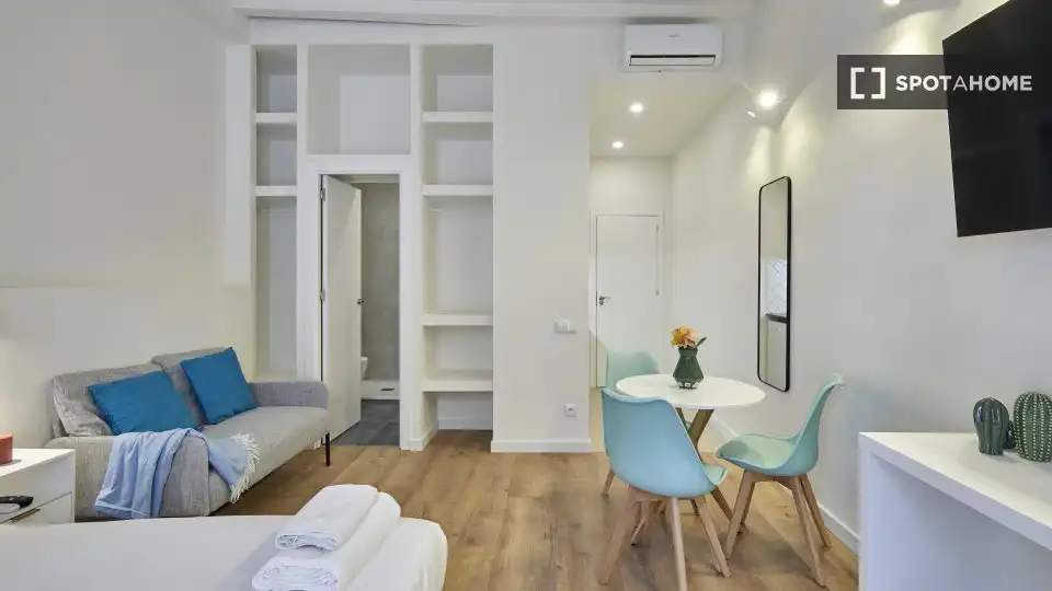 Flat with terrace to rent in Ciutat Vella, imagen 4