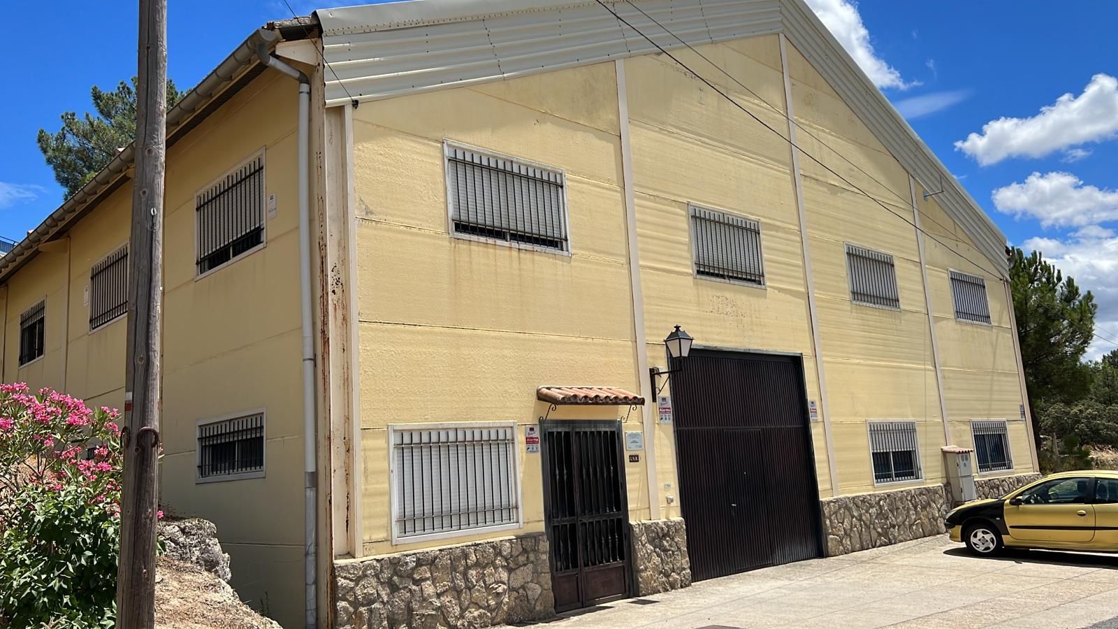 Vista exterior de Nau industrial en venda en Pedro Bernardo