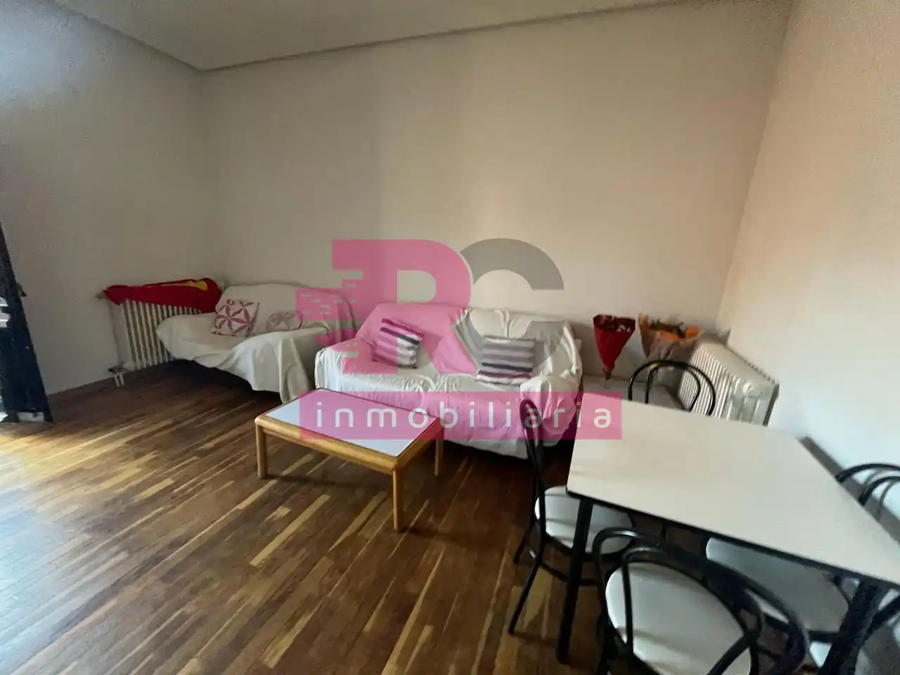 Sala d'estar de Pis de lloguer en Salamanca amb Calefacció, Parquet i Moblat
