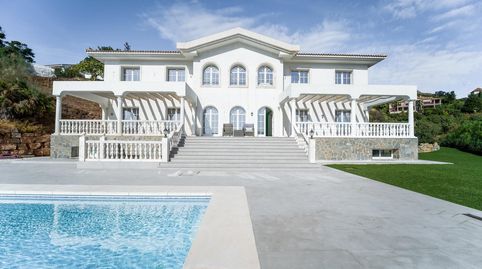 Villa de lujo de 6 dormitorios, 7 baños y vistas al mar. Marbella Club Resort.