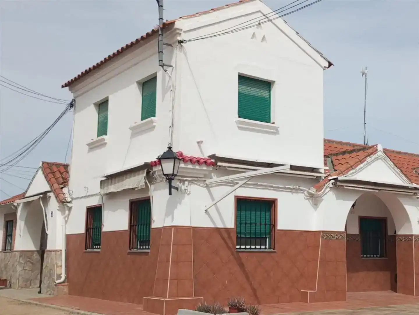 Vista exterior de Casa o xalet en venda en Villanueva de la Serena amb Aire condicionat i Piscina