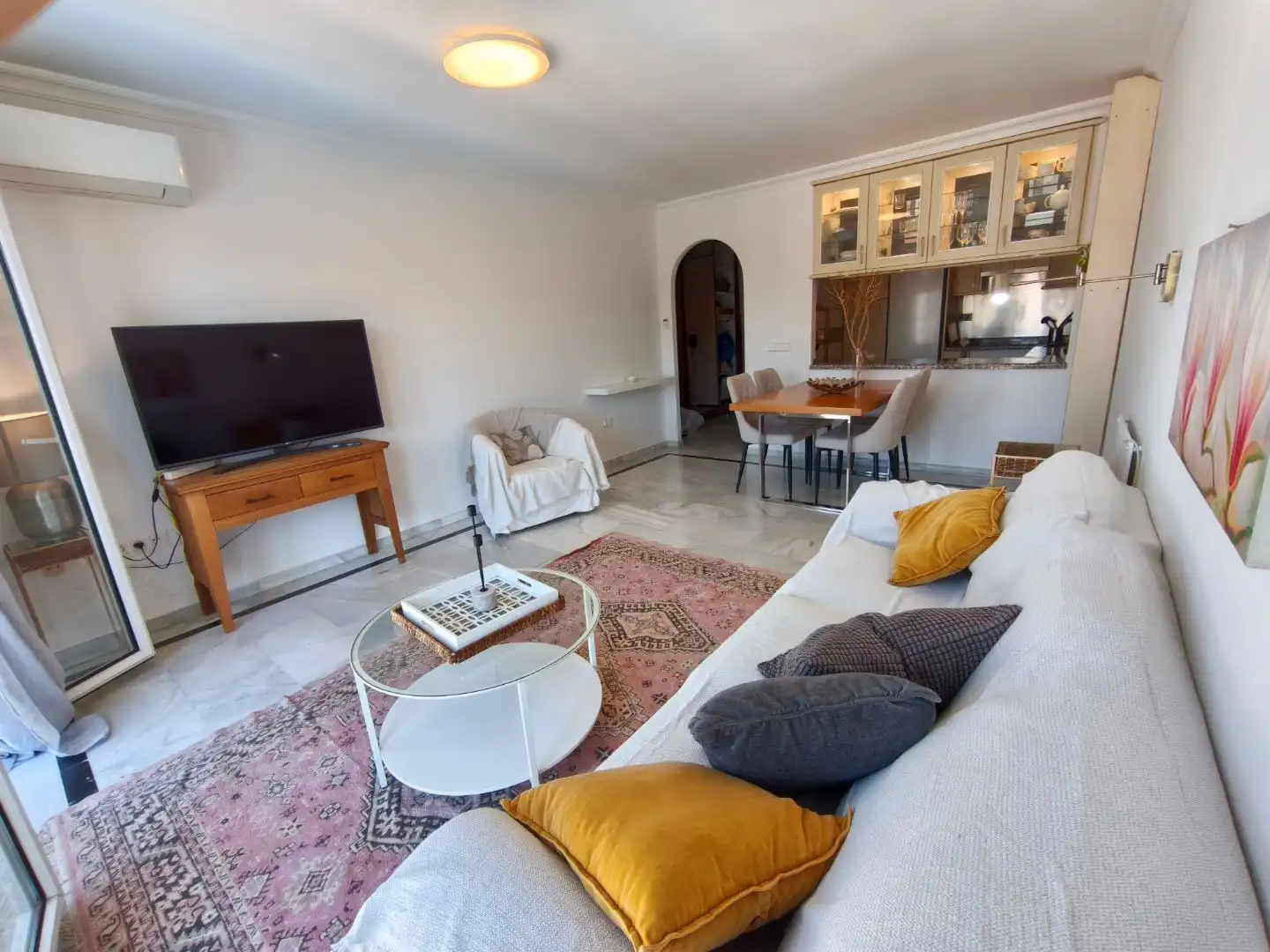 Wohnzimmer von Dachboden zur Miete in Mijas mit Klimaanlage, Terrasse und Balkon