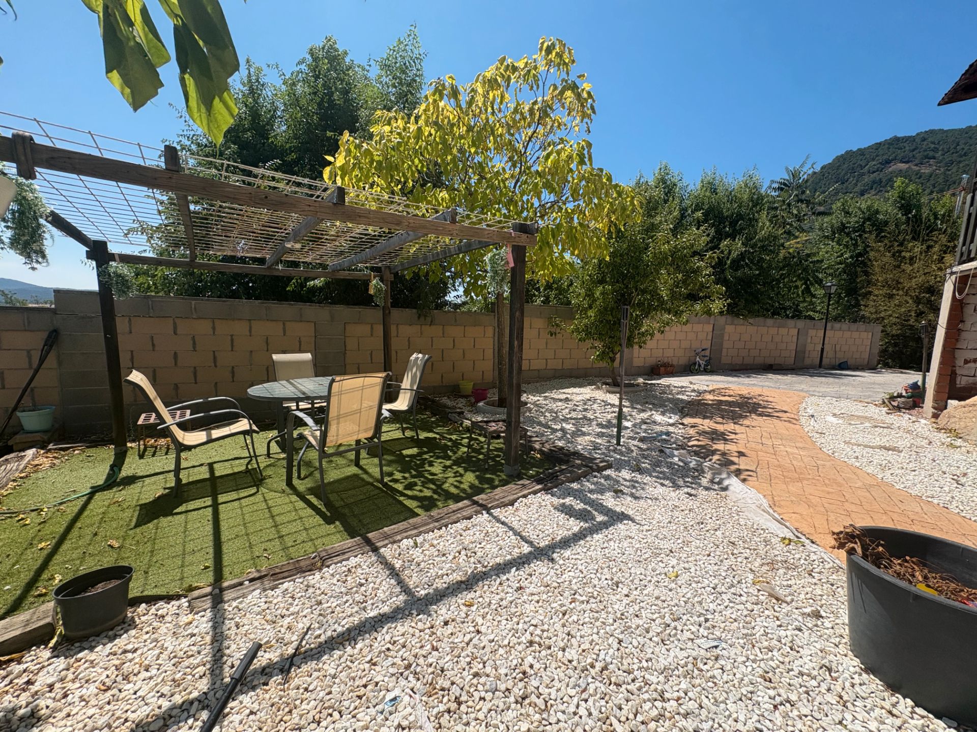 Terrassa de Casa o xalet en venda en El Tiemblo  amb Aire condicionat, Jardí privat i Terrassa